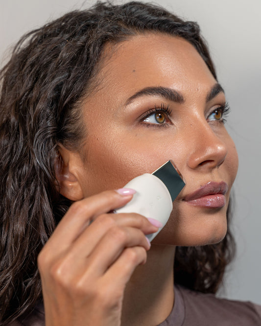 Blyss Iris – Ultrasonic Facial Scrubber & Skin Spatula